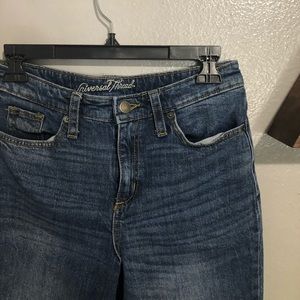 High-wasted boyfriend jeans